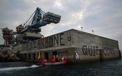 L'azione di Greenpeace alla Centrale Enel di Torre Valdaliga - Civitavecchia