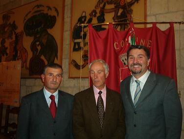 Nella foto da sinistra: il vice sindaco Benedetti, l’autore Colonnello Tonicchi e l’assessore Olmi