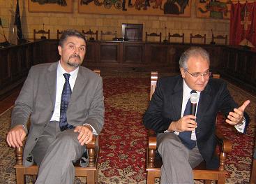 L'assessore alla cultura del Comune di Tarquinia Silvano Olmi ed il direttore del TG2 Mauro Mazza