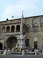 Tarquinia - Piazza Matteotti - Il Comune e la fontana monumentale